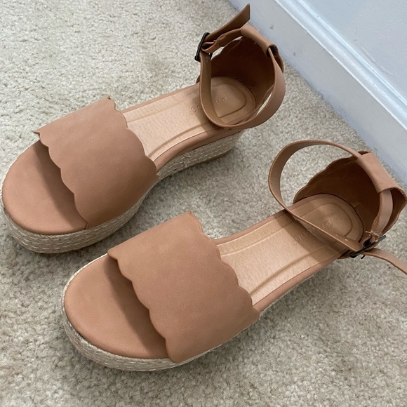 Platform Sandals - Picture 2 of 6